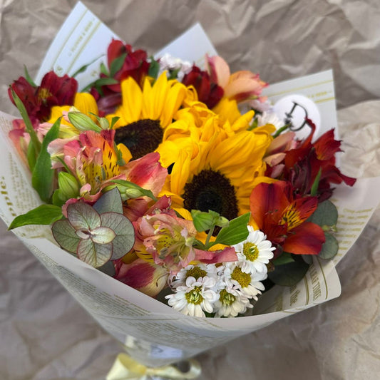 Bouquet de astromelias y girasoles